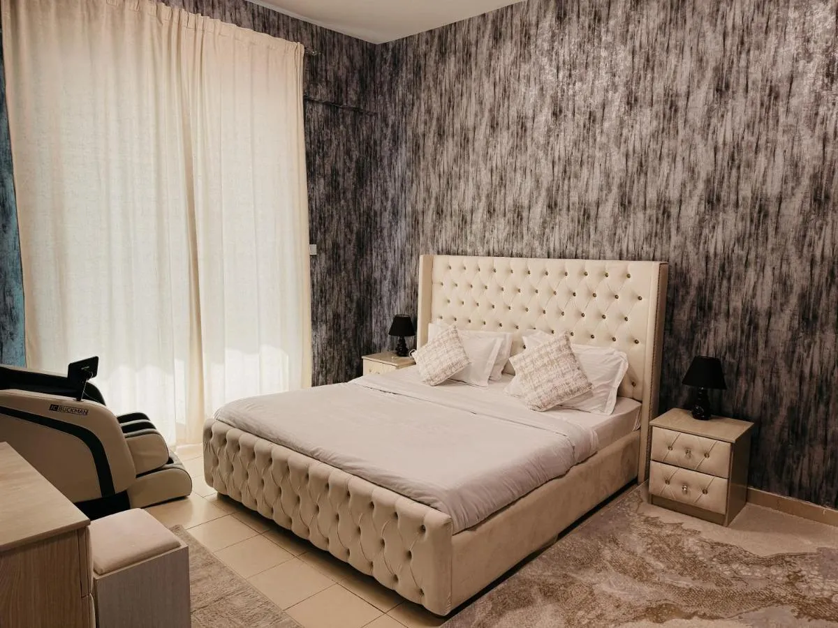 Image 1 of 1BHK luxury Apartment with Marina veiw