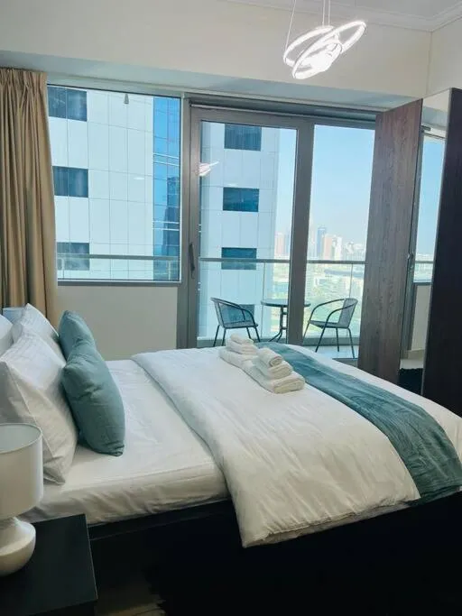 Image 3 of 1 Bed Apartment with Sea View, Pool, Gym & Free Parking in Dubai Marina