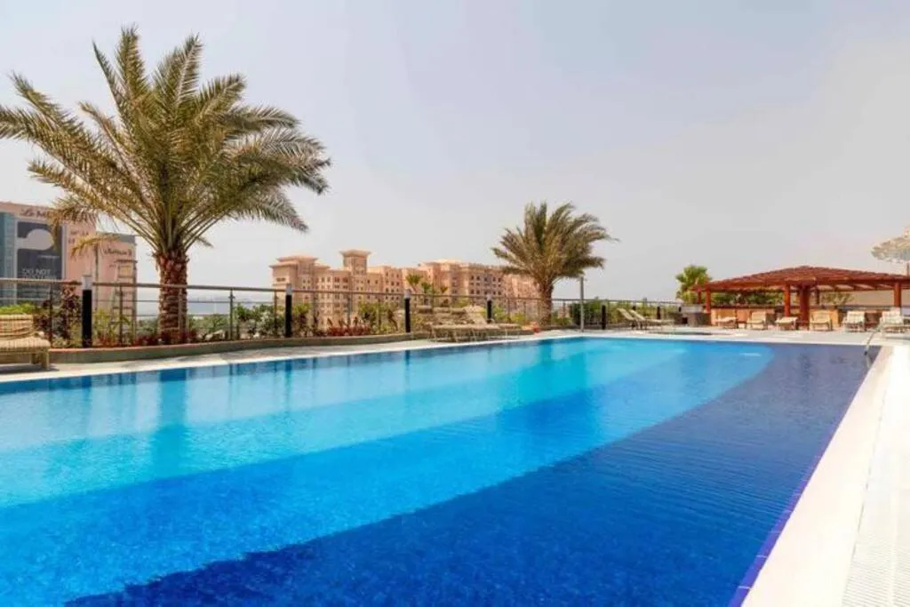 Image 1 of 1 Bed Apartment with Sea View, Pool, Gym & Free Parking in Dubai Marina