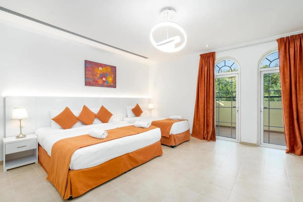 Image 1 of 6 plus 1 Bdr Villa Jumeirah Park with Amz Climatized huge private pool – 5 min from Jbr beach