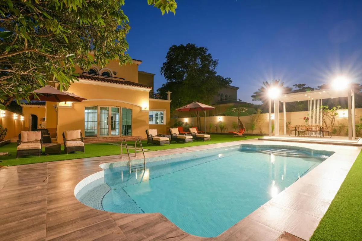 Image 6 of 6 plus 1 Bdr Villa Jumeirah Park with Amz Climatized huge private pool – 5 min from Jbr beach