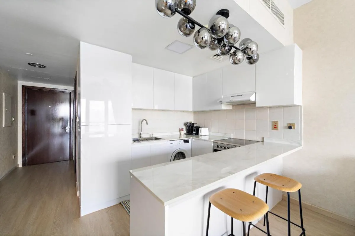 Image 4 of Amazing Modern Apt in JLT with Gym, Pool, Parking