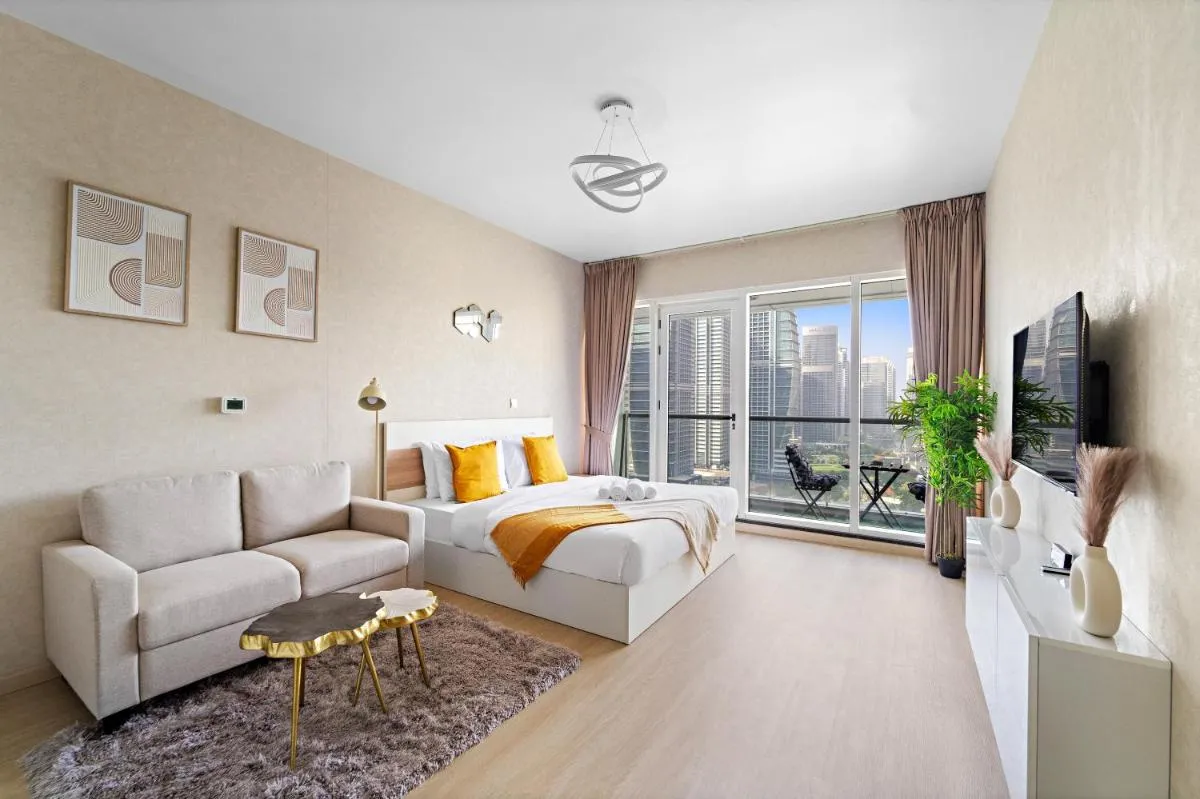 Image 5 of Amazing Modern Apt in JLT with Gym, Pool, Parking