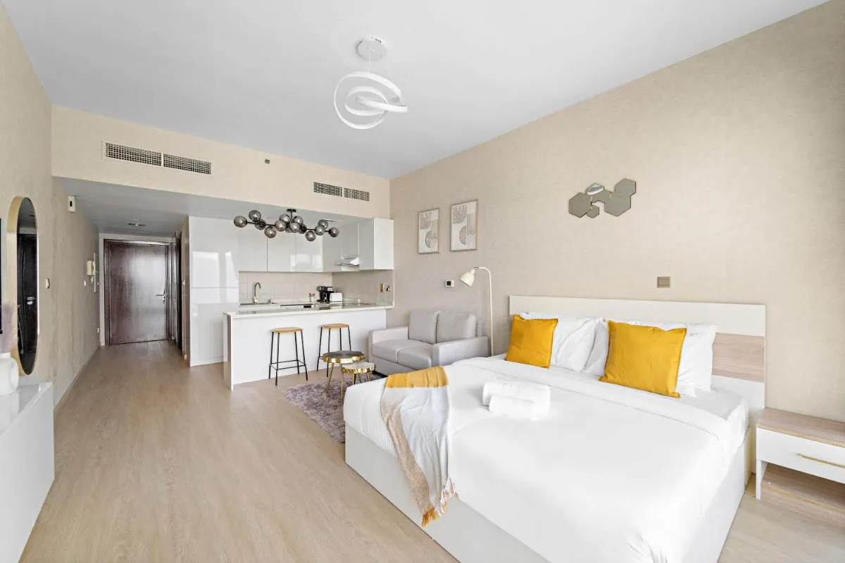 Image 1 of Amazing Modern Apt in JLT with Gym, Pool, Parking