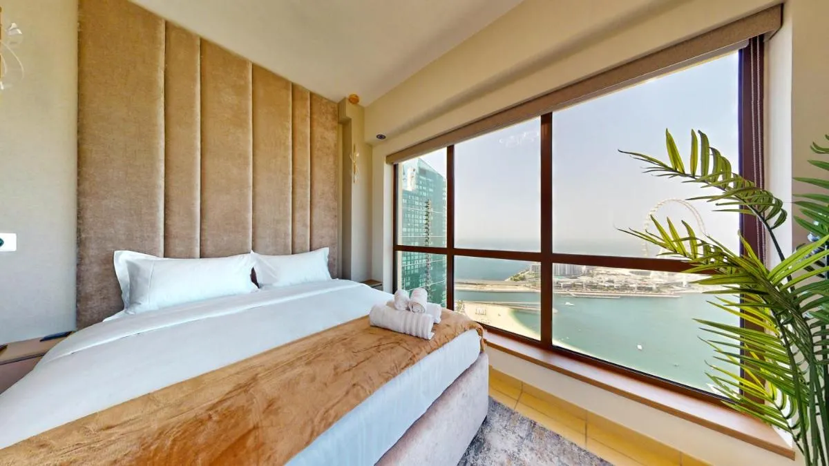 Image 1 of Amazing views Dubai eye & Palm