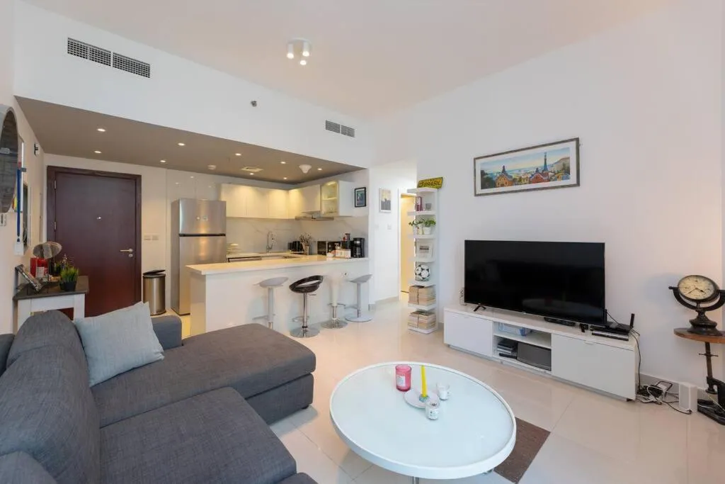 Image of Beautiful 2 BR in Marina Wharf w Waterfront View