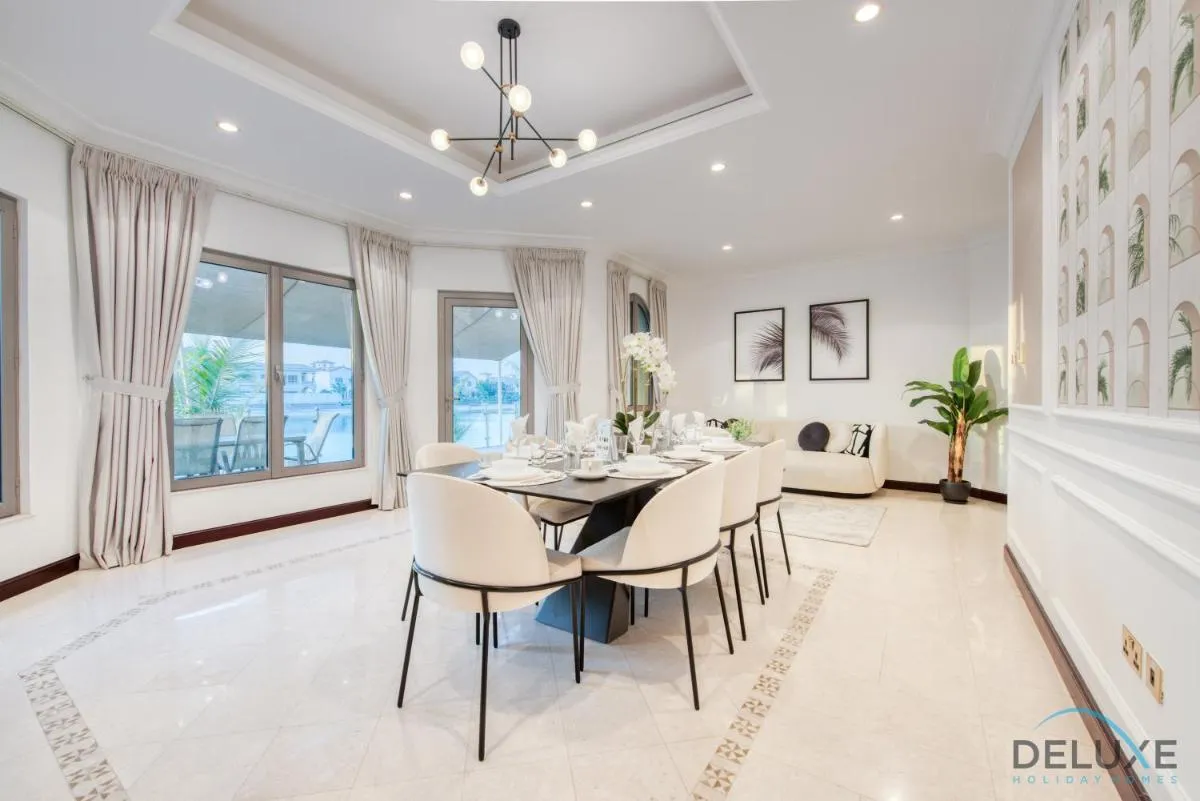 Image 3 of Breath-taking 5BR Villa with Assistants Room and Private Pool in Frond E Palm Jumeirah by Deluxe Holiday Homes