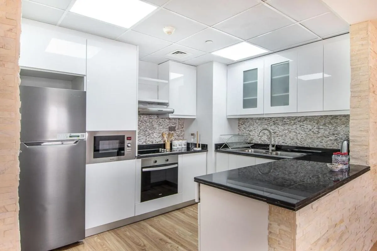 Image 4 of Chic 2 bed close to everything!