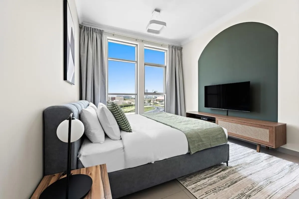 Image 1 of Chic Studio in Art Gardens Modern Living