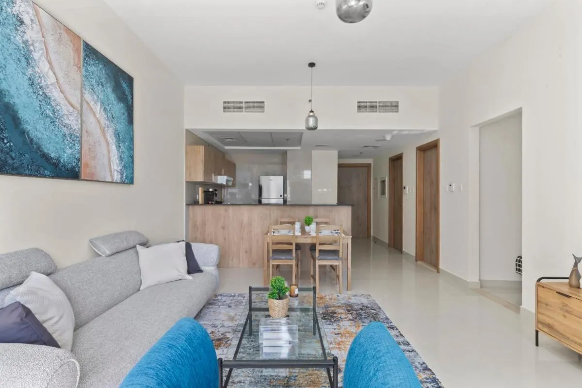 Image 4 of Chic Waterfront Living – Marina Views