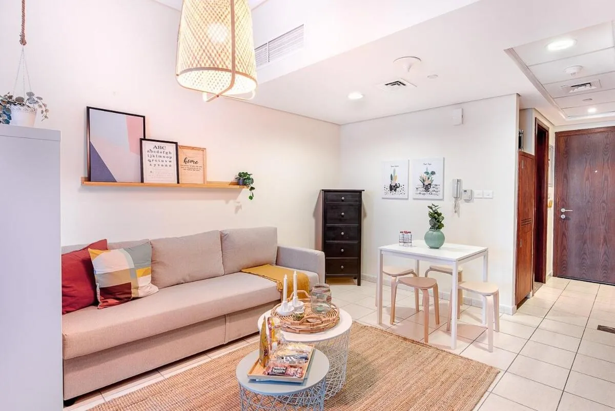 Image 4 of Chic studio close to Metro!