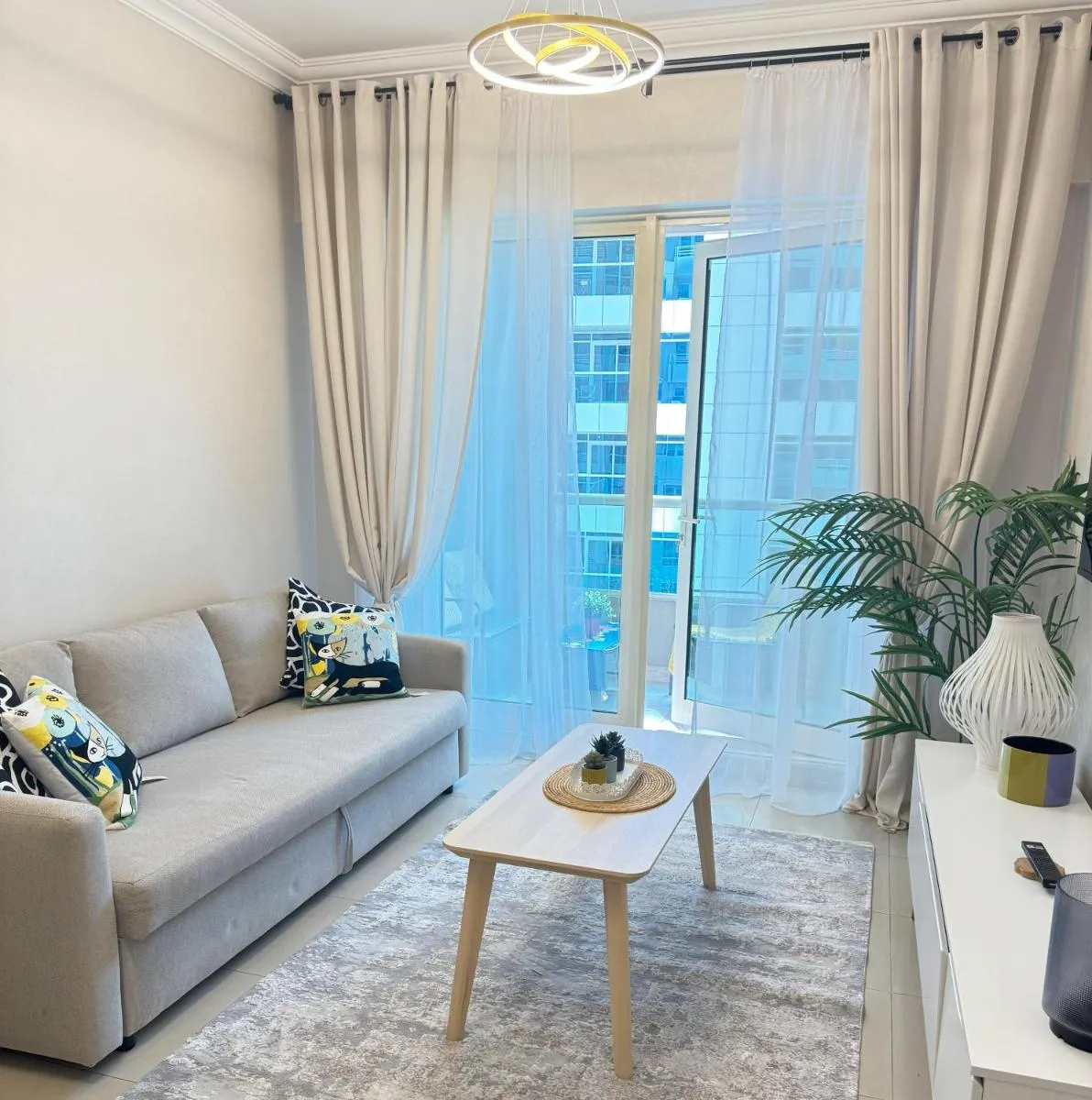 Image 3 of Comfy Spacious 1-bedroom apartment