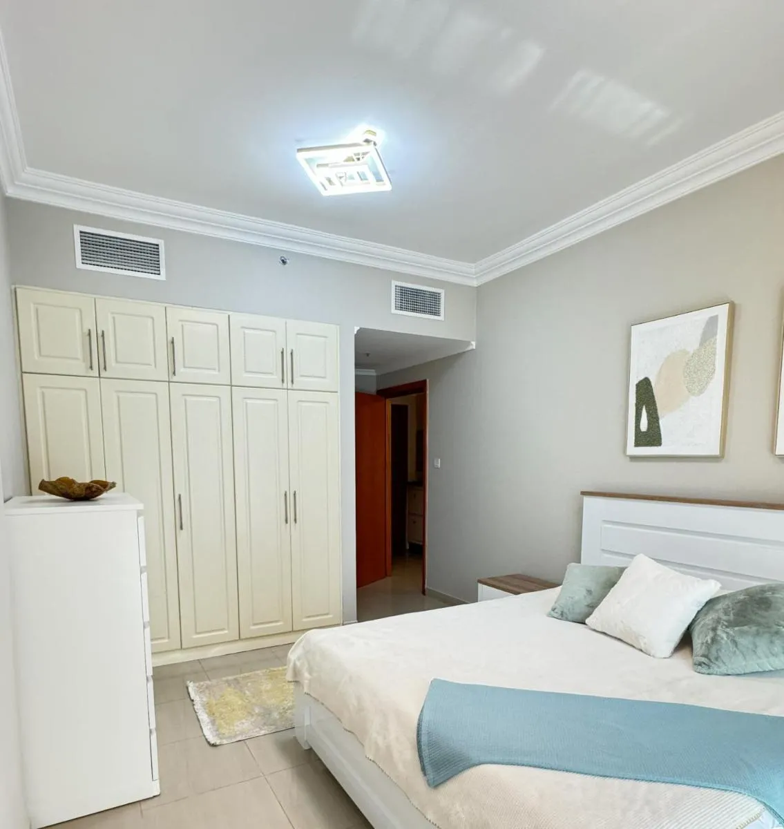 Image 4 of Comfy Spacious 1-bedroom apartment