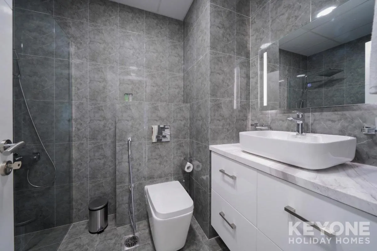 Image 2 of Contemporary Two Bedroom with Full Marina View