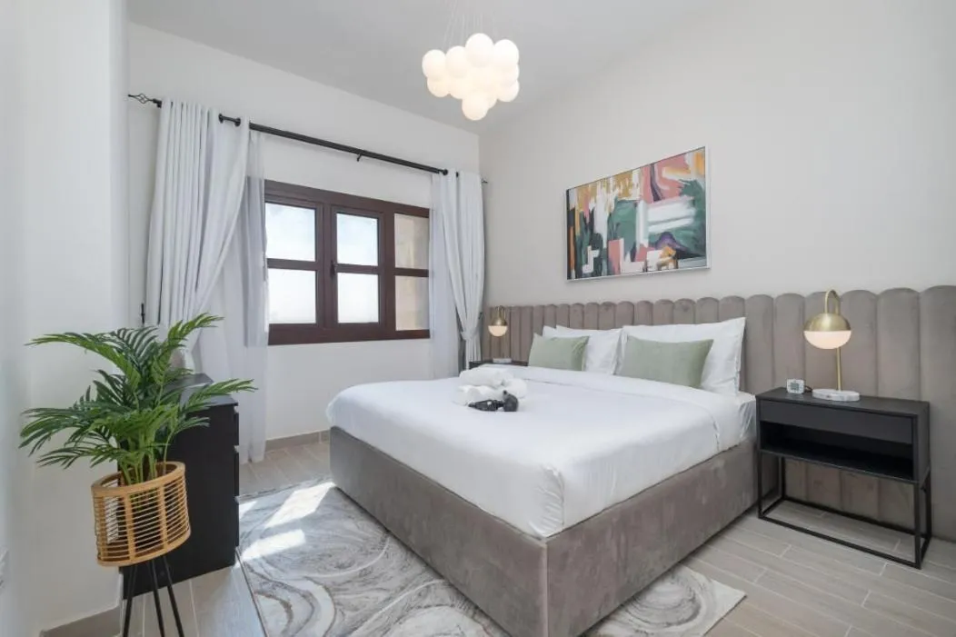 Image 1 of Cool and Spacious 1-BR Urban Retreat!