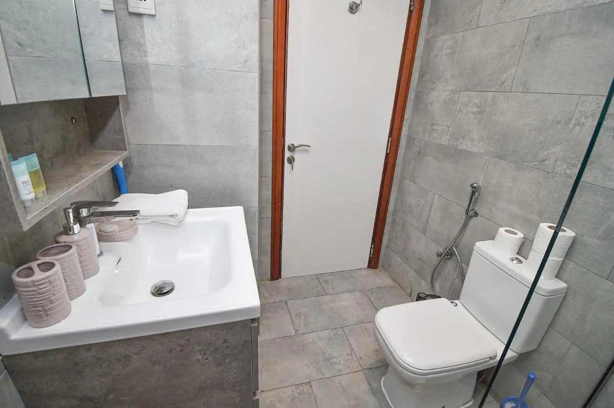 Image 2 of Cozy 1 Bedroom with Study room in Dubai Marina Park Tower