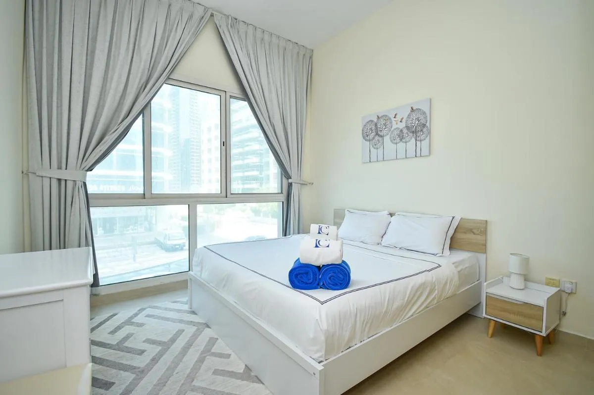 Image 1 of Cozy 1 Bedroom with Study room in Dubai Marina Park Tower