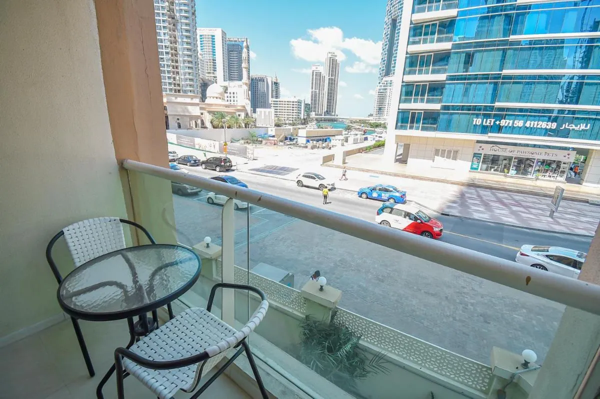 Image 5 of Cozy 1 Bedroom with Study room in Dubai Marina Park Tower