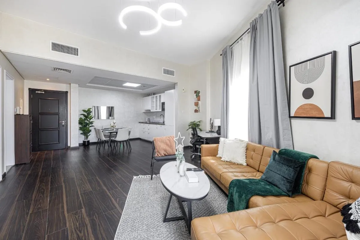 Image 4 of Cozy and spacious apartment- 5min walk to metro