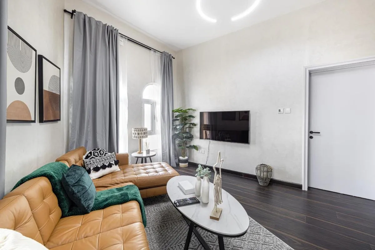 Image 5 of Cozy and spacious apartment- 5min walk to metro