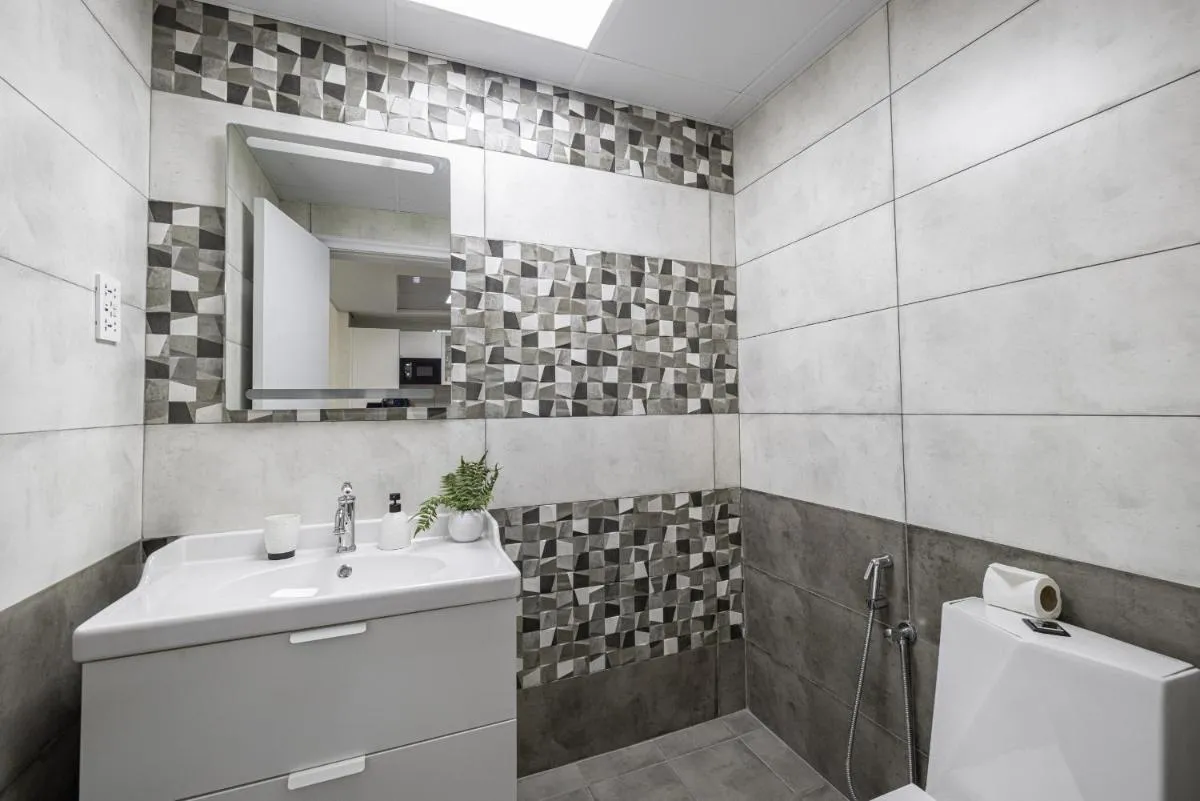 Image 2 of Cozy and spacious apartment- 5min walk to metro