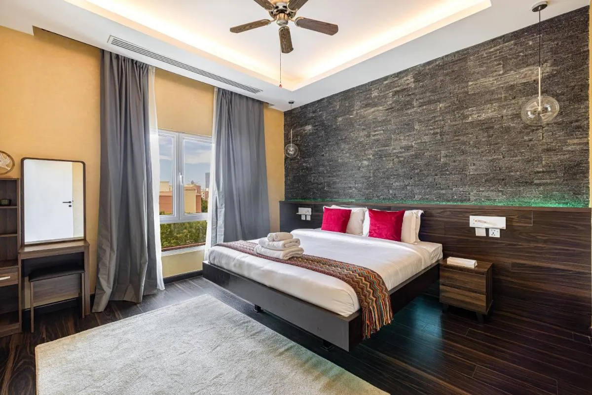 Image 1 of Cozy and spacious apartment- 5min walk to metro