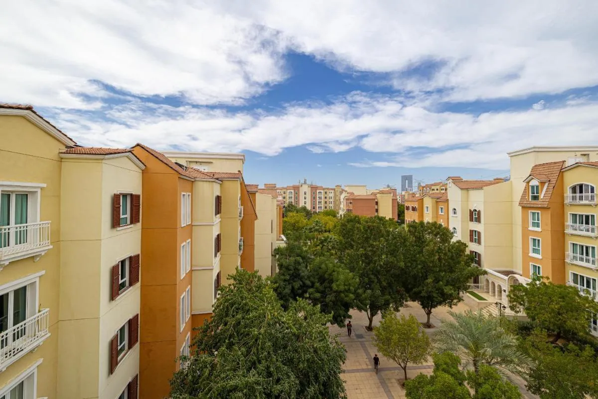 Image 6 of Cozy and spacious apartment- 5min walk to metro