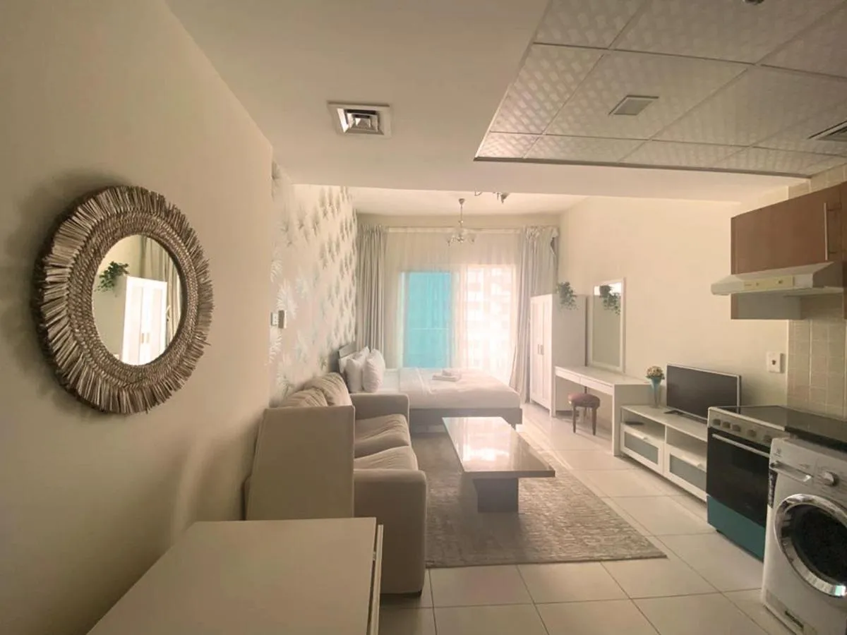 Image 4 of Delux Sea Views Studio Apartment & 5 stars Dubai’s hotel access entertainments – Marina Dubai