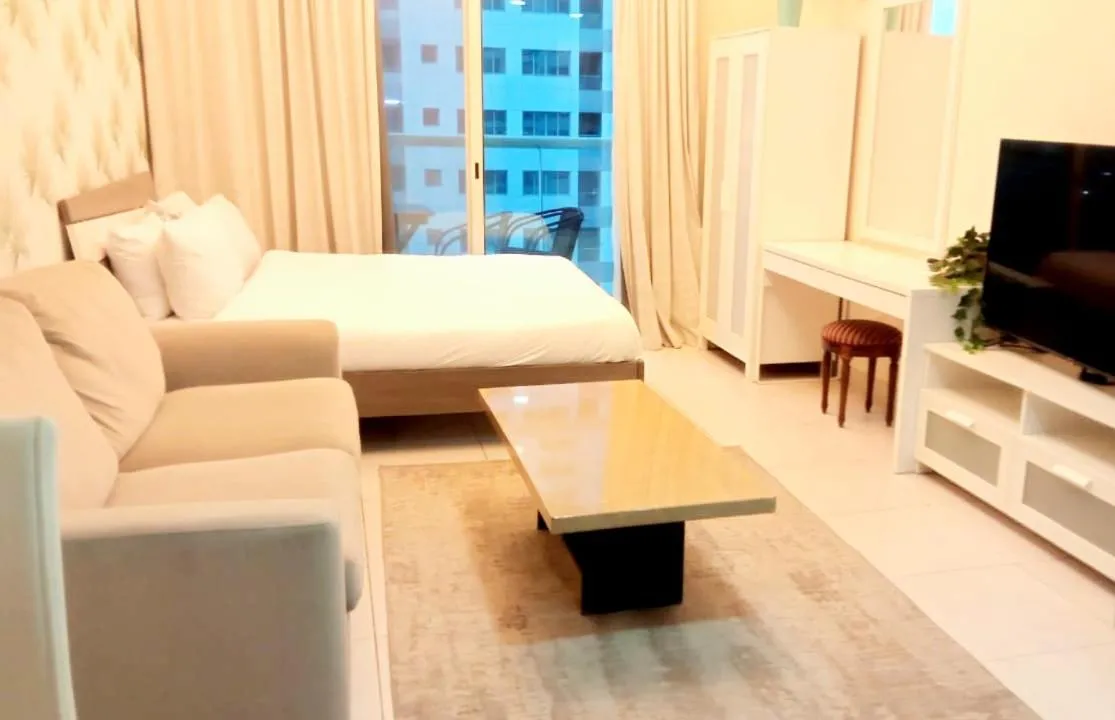 Image 5 of Delux Sea Views Studio Apartment & 5 stars Dubai’s hotel access entertainments – Marina Dubai