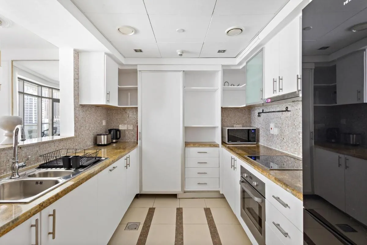 Image 4 of Deluxe Apartment with Full Marina View, 5 min from JBR Beach and Dubai Marina Mall