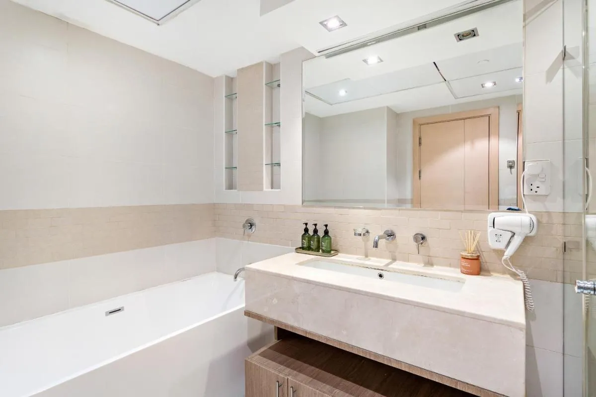 Image 2 of Deluxe Apartment with Full Marina View, 5 min from JBR Beach and Dubai Marina Mall