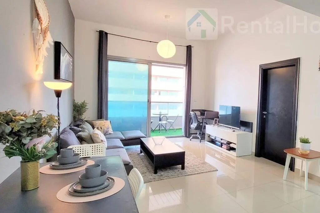 Image 4 of Dubai Marina, Higth Floor w/ Balcony and Views