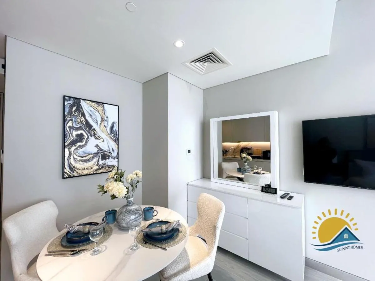 Image 6 of Dubai Marina Walk Gem Modern Apt with Pool & Gym access, Steps to Beach & Metro