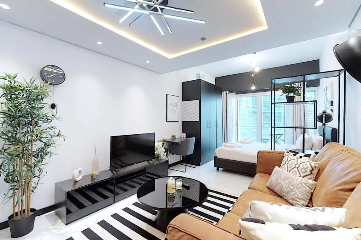 Image of Earthy and Sharp – Studio – JLT