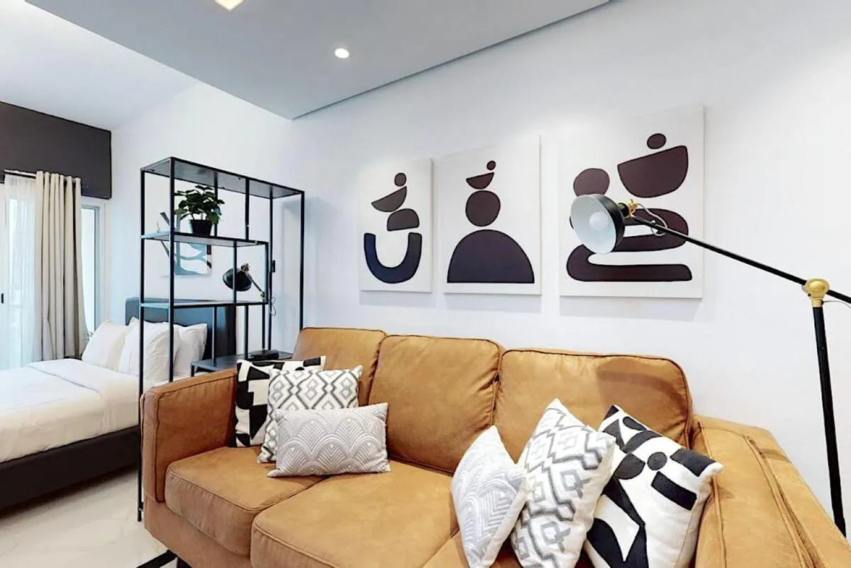Image 5 of Earthy and Sharp – Studio – JLT