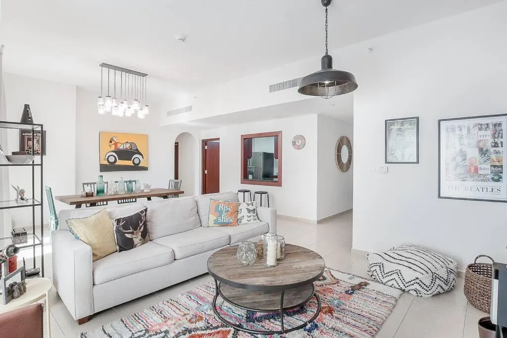 Image 5 of Edgy pad right by the beach walk!