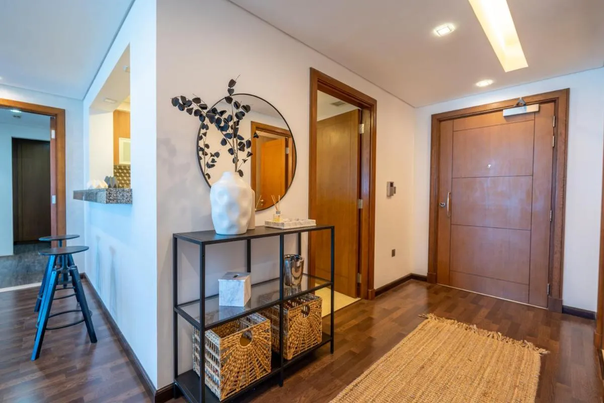 Image 4 of Elegant 2BR Palm Jumeirah Apt with Pool Access
