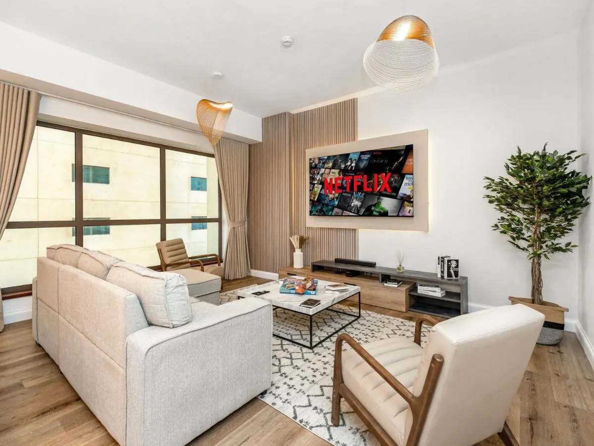 Image 4 of Elegant Dubai Eye Beach Retreat