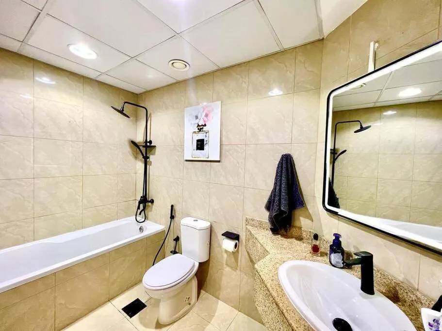 Image 2 of Entire Apartment in Marina Crown, Full sea view