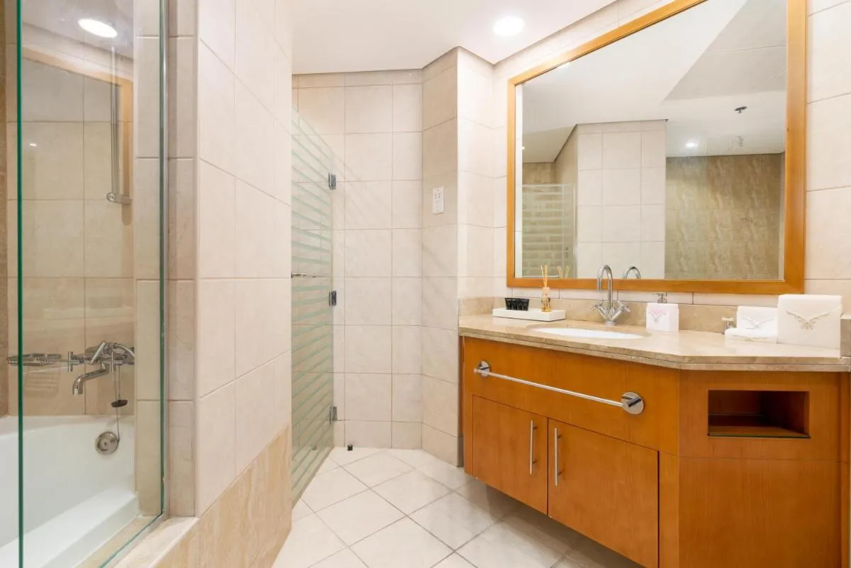Image 3 of Extraordinary Destination, JBR 4003