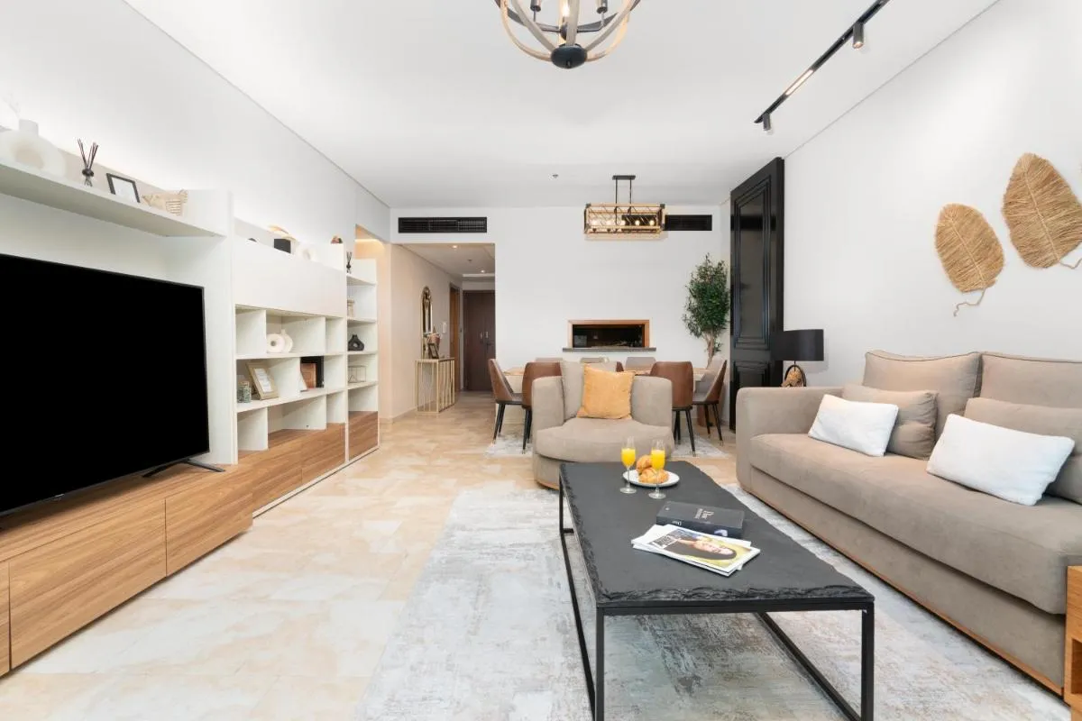Image 5 of Extraordinary Destination, JBR 4003