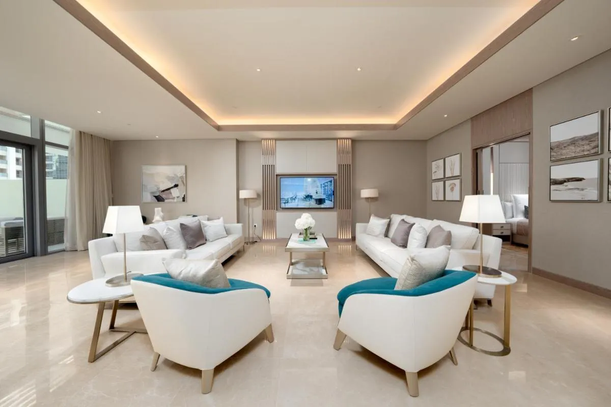 Image 5 of FIVE LUXE