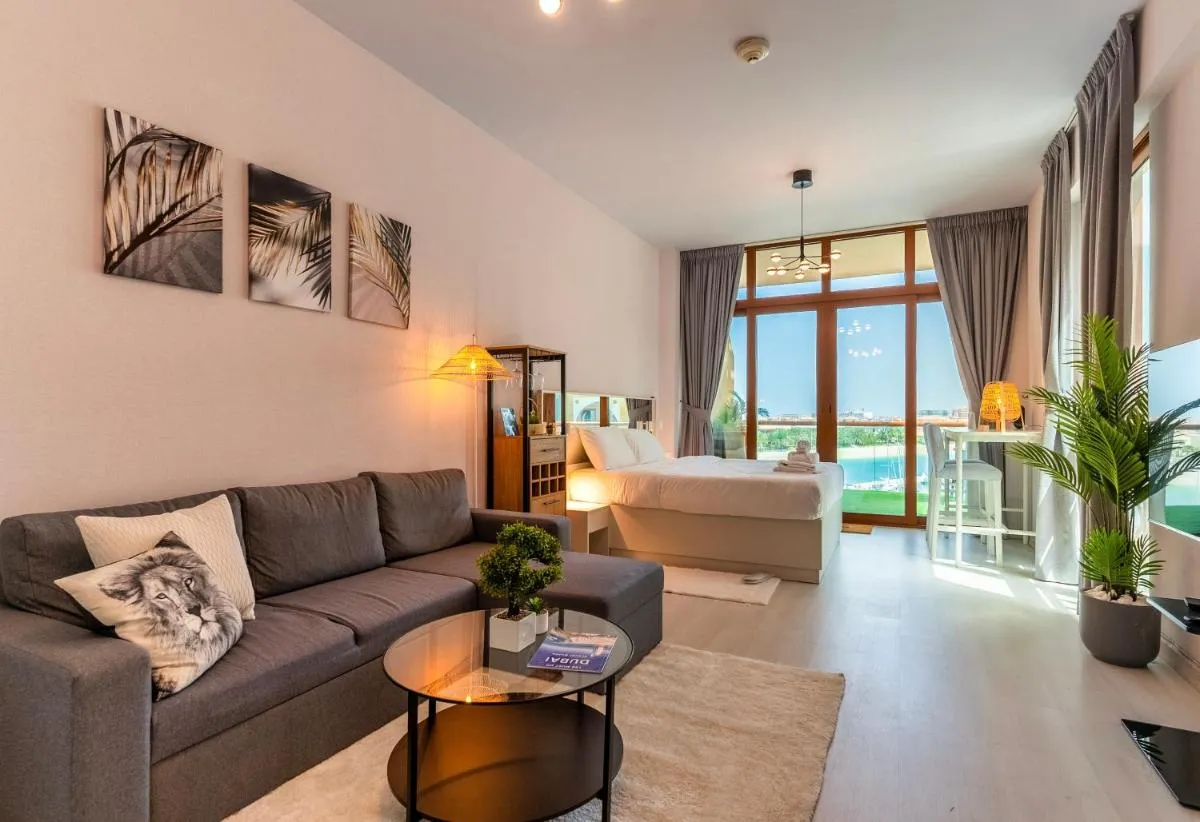 Image 2 of FiveX Studio Oasis living with Burj Al Arab view