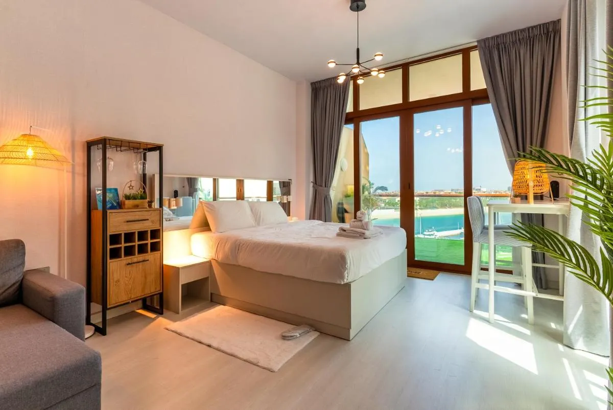 Image 5 of FiveX Studio Oasis living with Burj Al Arab view