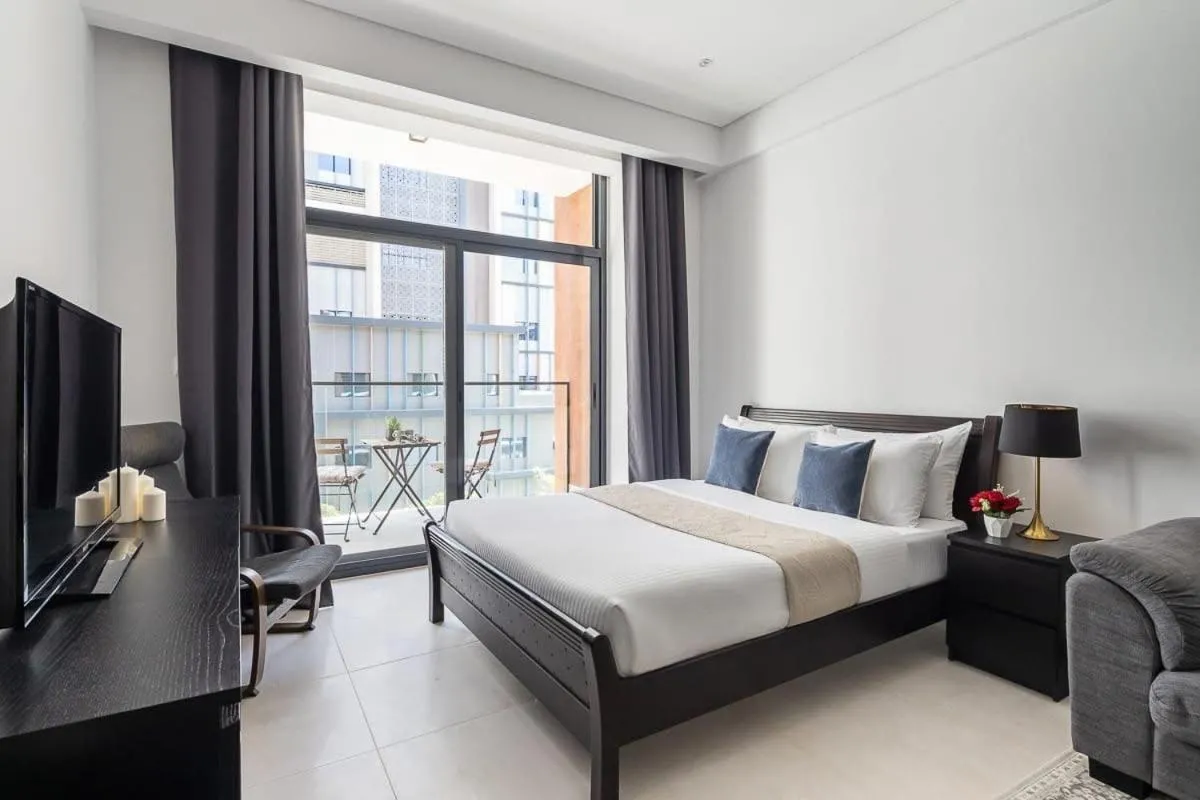 Image 1 of Frank Porter – Divine Residences