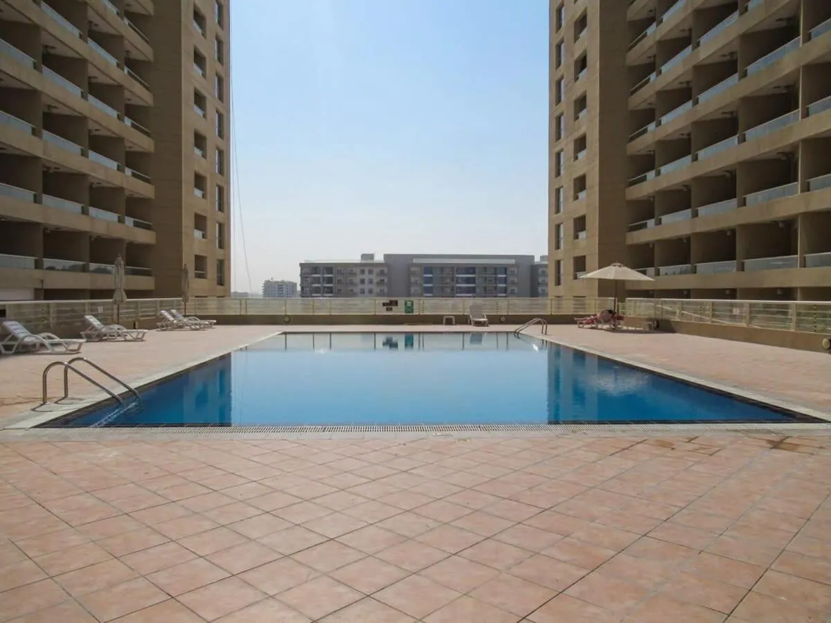 Image 3 of Frank Porter – Lakeside Tower D