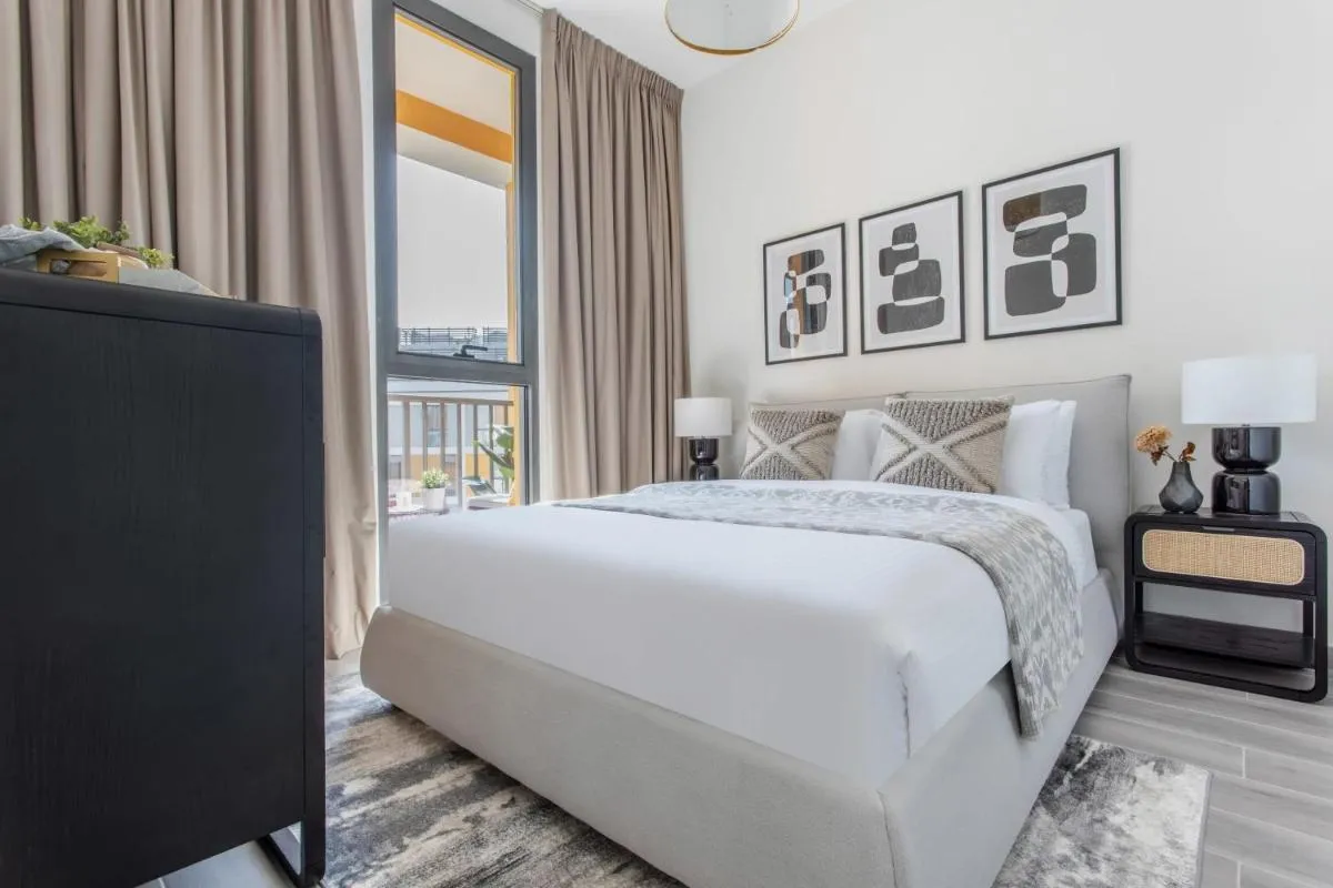 Image 1 of Frank Porter – Noor 3 Midtown