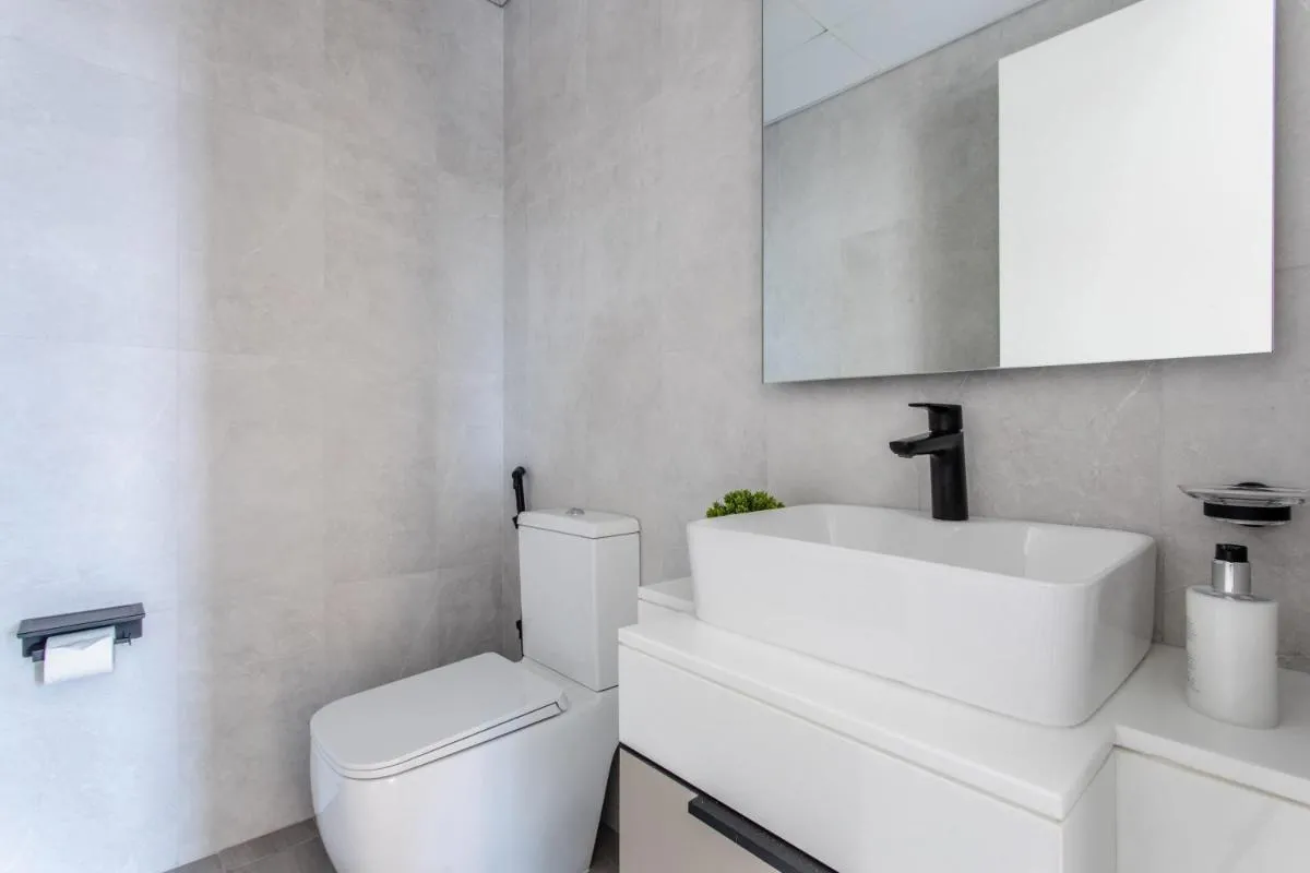Image 2 of Frank Porter – Noor 3 Midtown