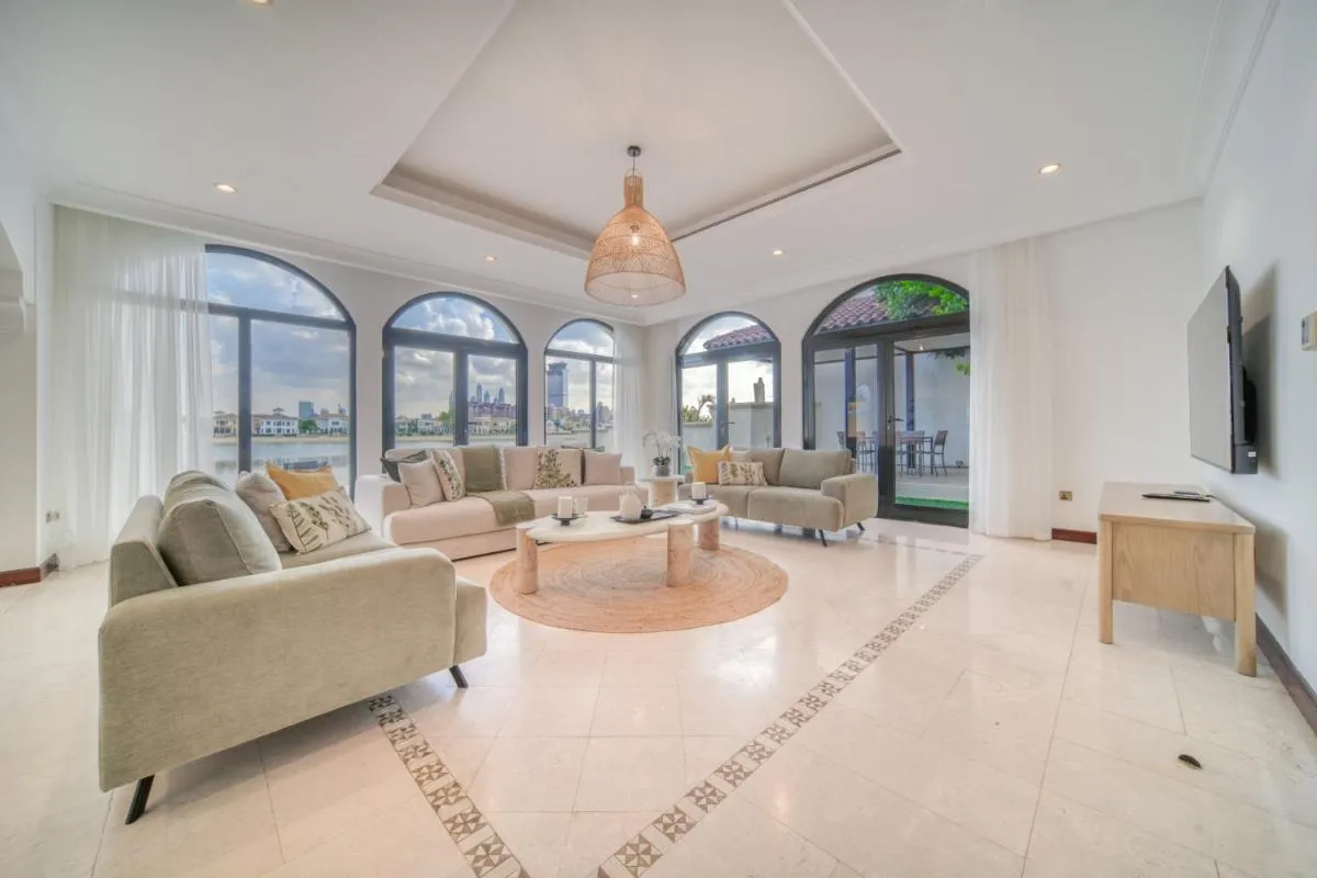 Image 4 of Frond D, Beach Front Villa, Palm Jumeirah – Mint Stay