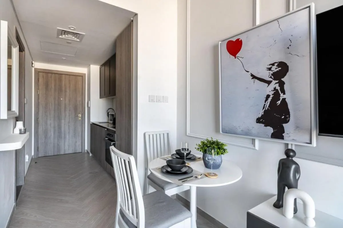 Image 4 of Guestready – Artsy Studio with pool view